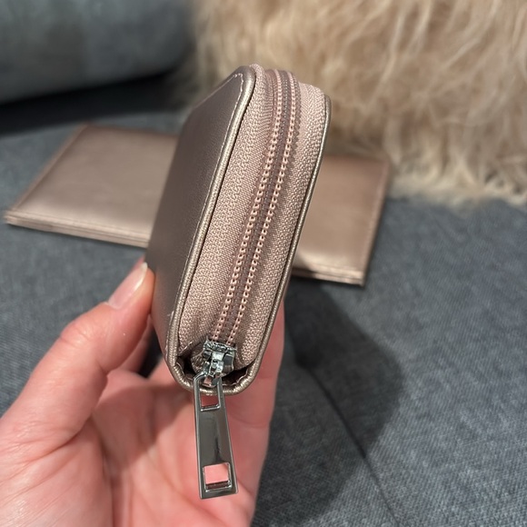 GUC Metallic Pink Checkbook Cover & Card Case - Picture 5 of 7